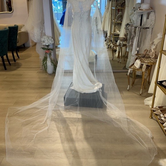 Beaded lace tulle bridal cape - Picture 5 of 5